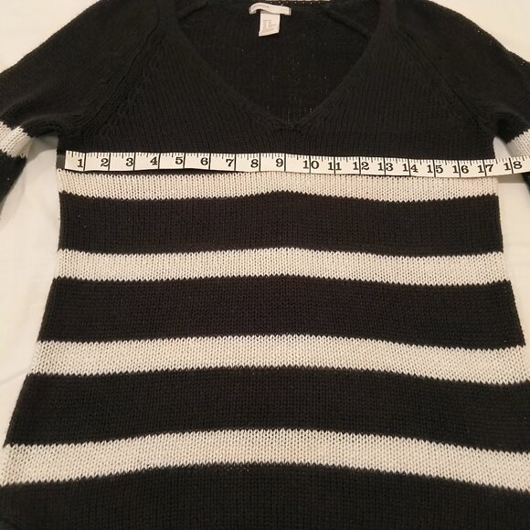 H&M  Black & White Striped V-Neck Sweater Size XS - Picture 5 of 6
